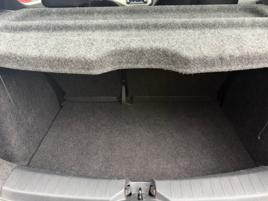 2017 Nissan Micra - image 20