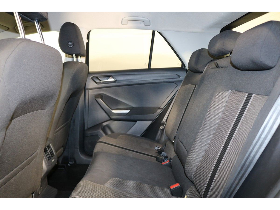 2020 Volkswagen T-Roc - image 8