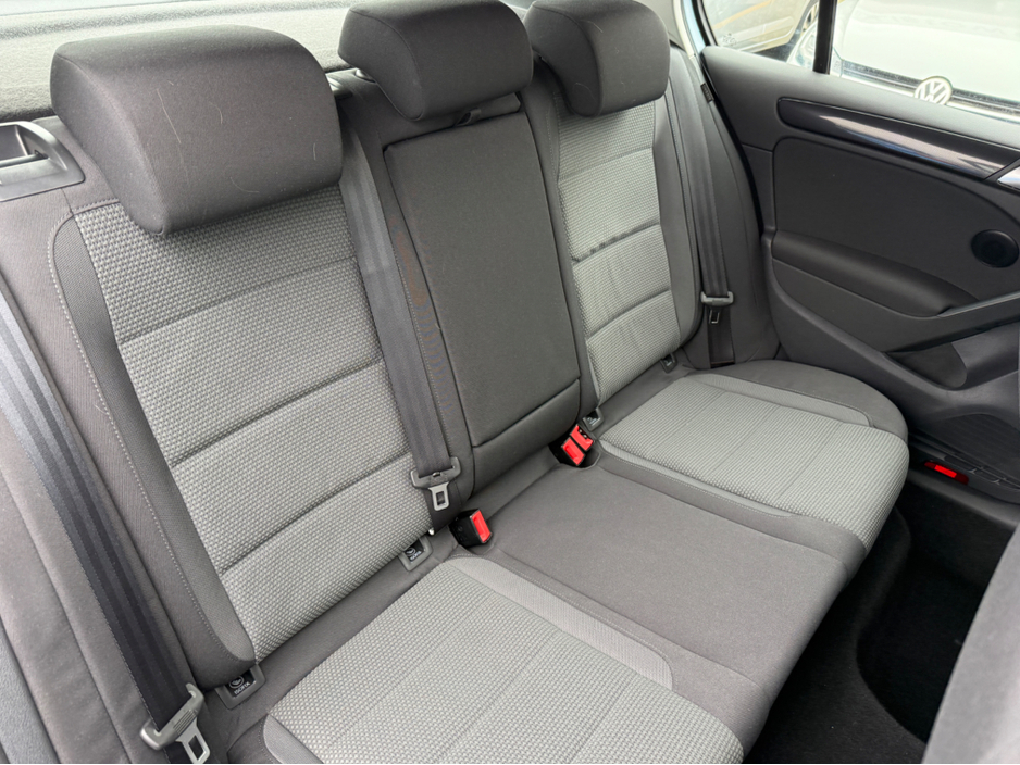 2012 Volkswagen Golf - image 12