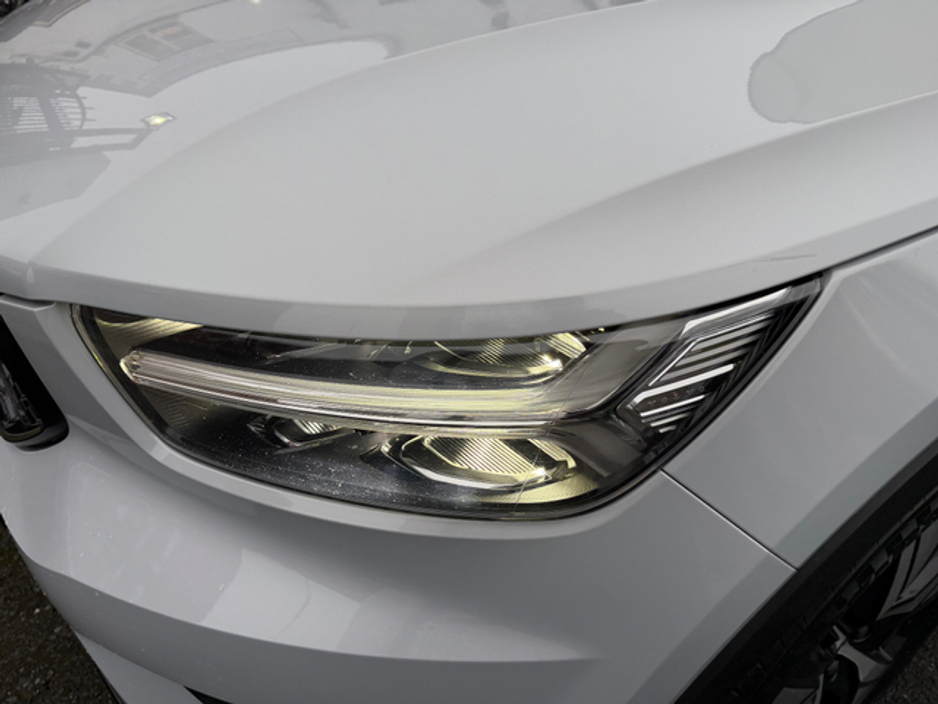 2021 Volvo XC40 - image 8