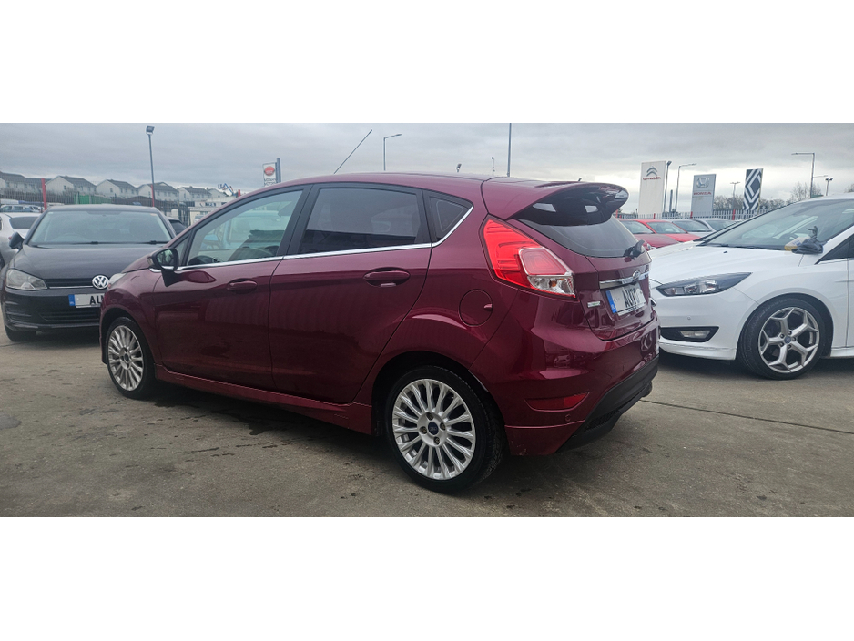 2015 Ford Fiesta - image 14