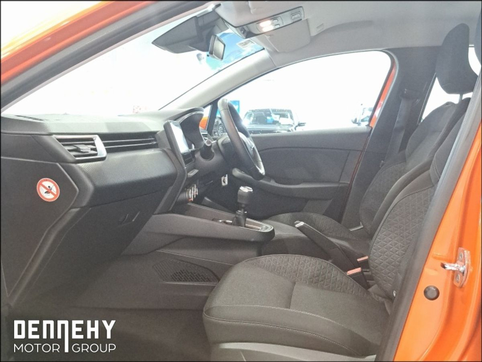 2020 Renault Clio - image 5