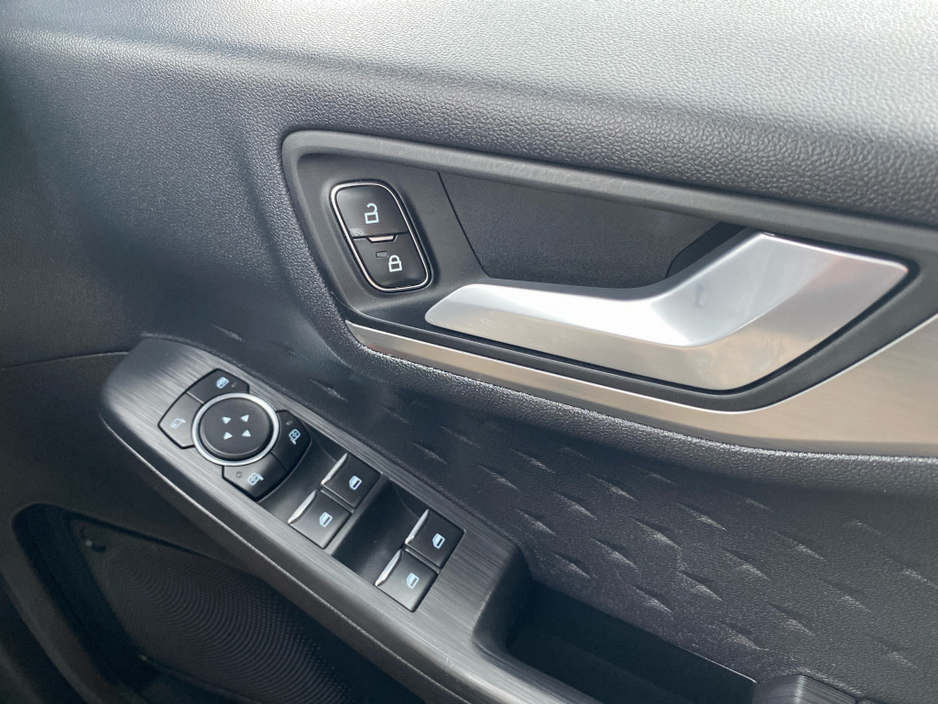 2021 Ford Kuga - image 17