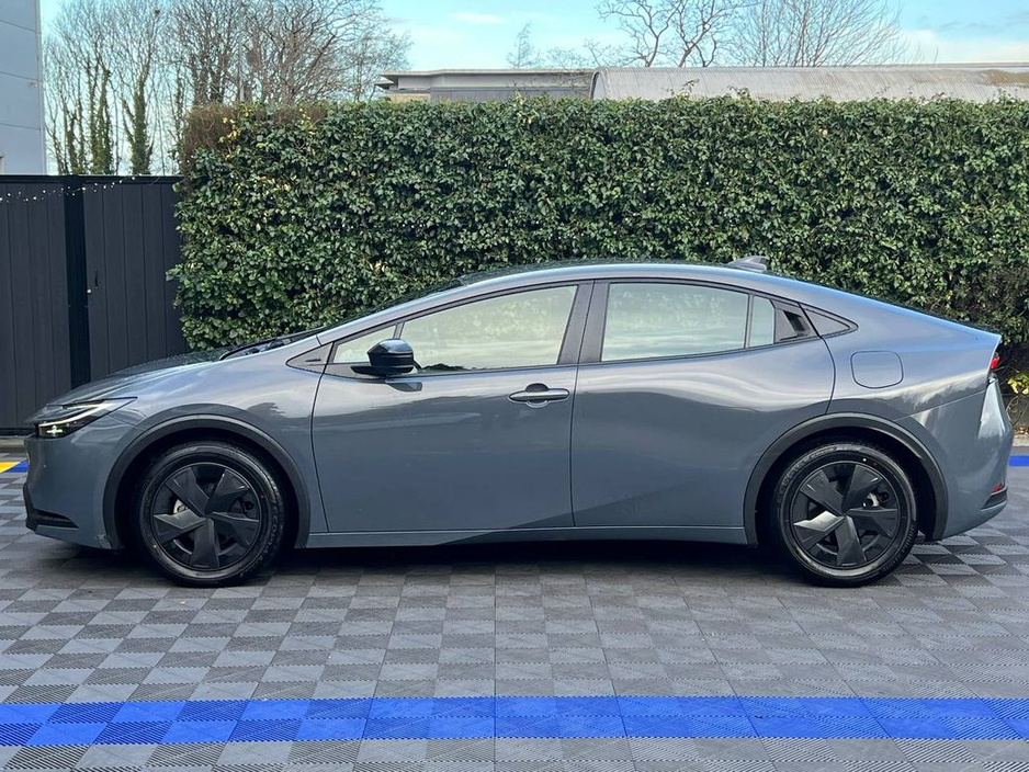 2024 Toyota Prius 1.8 HYBRID // LIKE NEW 3, 000 KM // DIGITAL CLUSTER // ADAPTIVE CRUISE CONTROL €29,950
