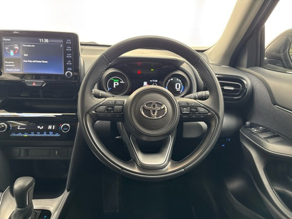 2024 Toyota Yaris Cross - image 9