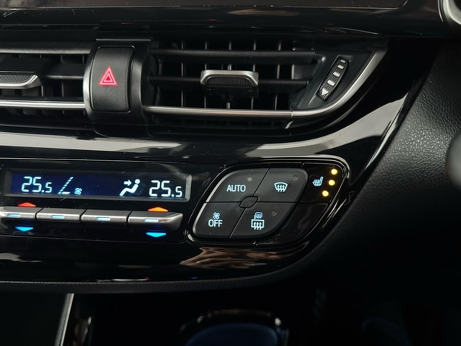 2023 Toyota C-HR Sport Hybrid €29,950