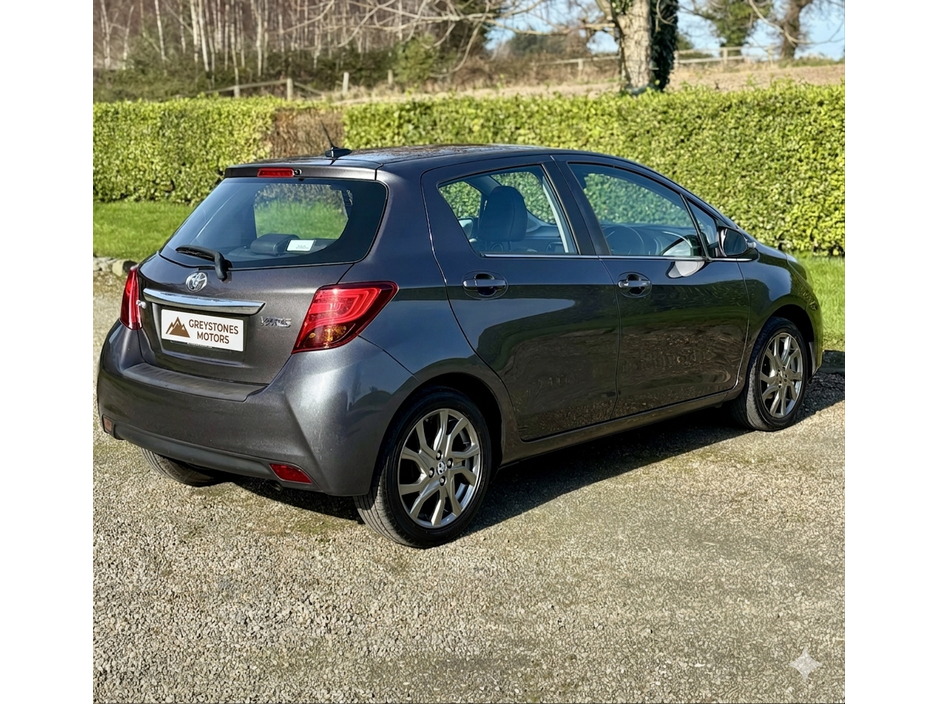 2015 Toyota Yaris - image 4