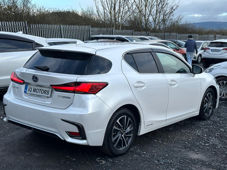 2019 Lexus CT 200 h - image 11