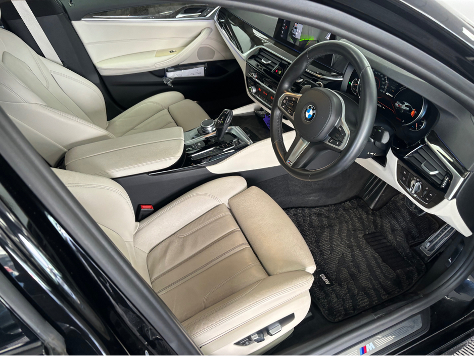 2018 BMW 5 Series - image 6