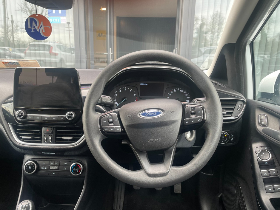 2020 Ford Fiesta - image 11