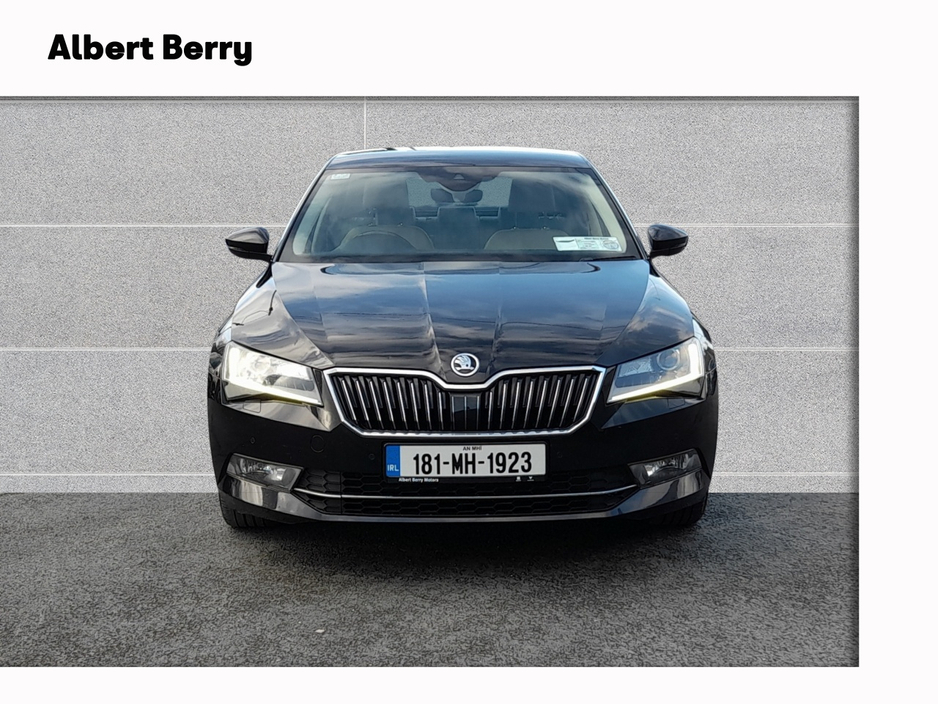 2018 Skoda Superb - image 2