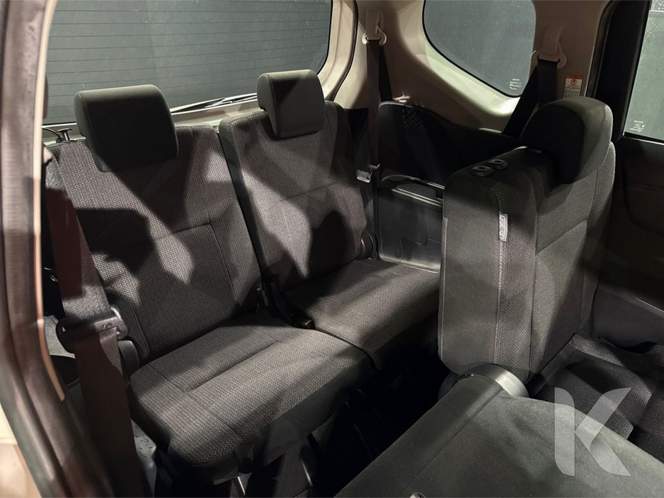 2019 Toyota Sienta - image 11