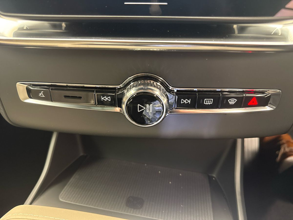 2026 Volvo XC90 - image 23