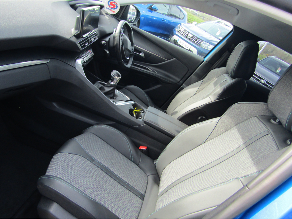 2022 Peugeot 3008 - image 8