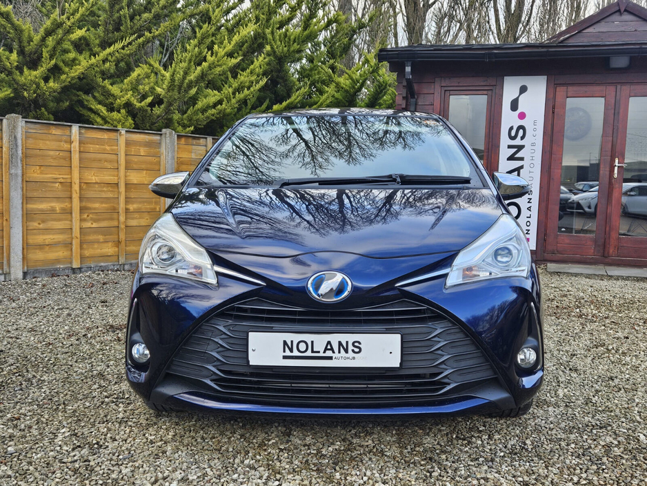 2017 Toyota Vitz - image 5