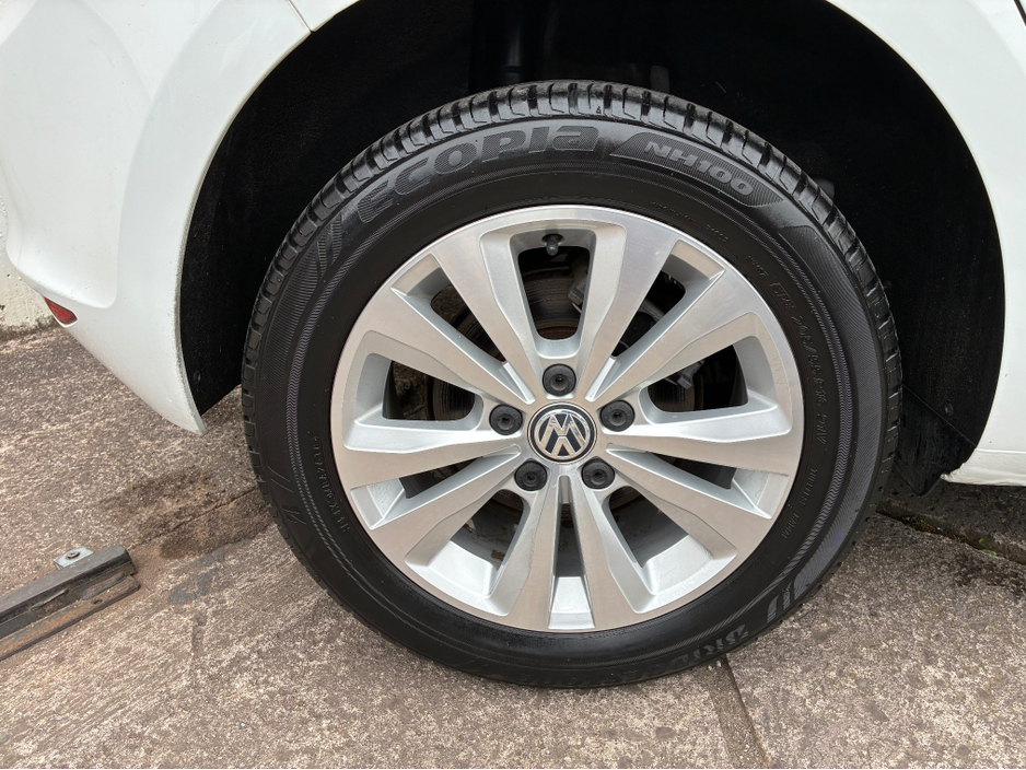 2014 Volkswagen Golf - image 9