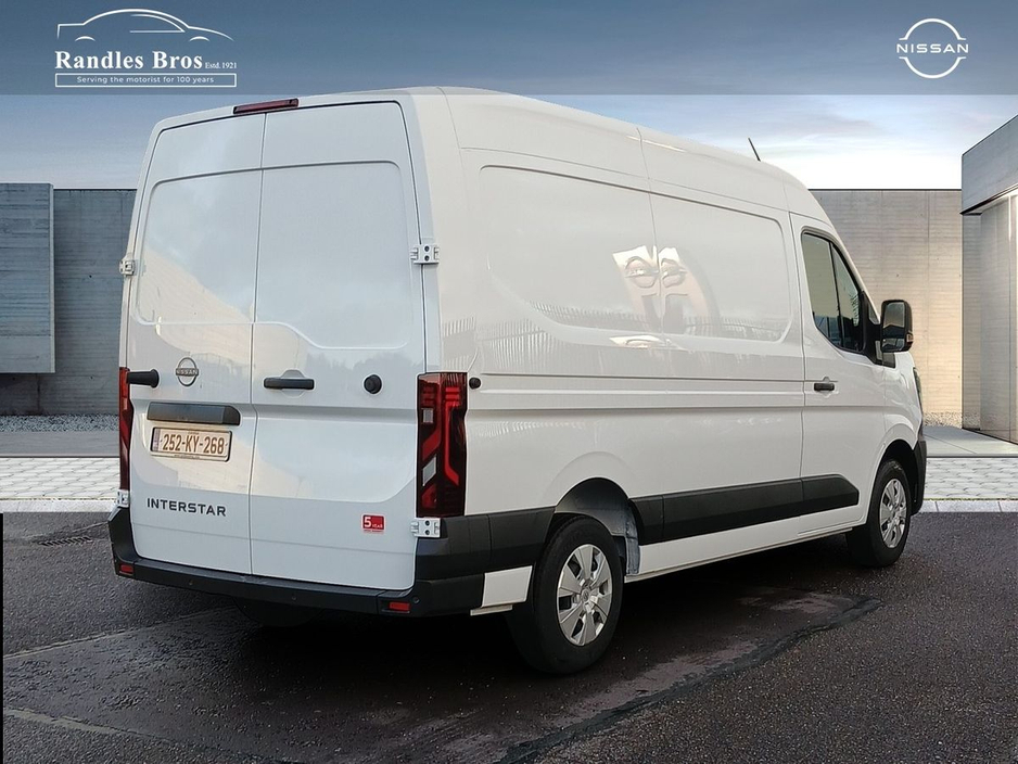 2025 Nissan Interstar - image 7