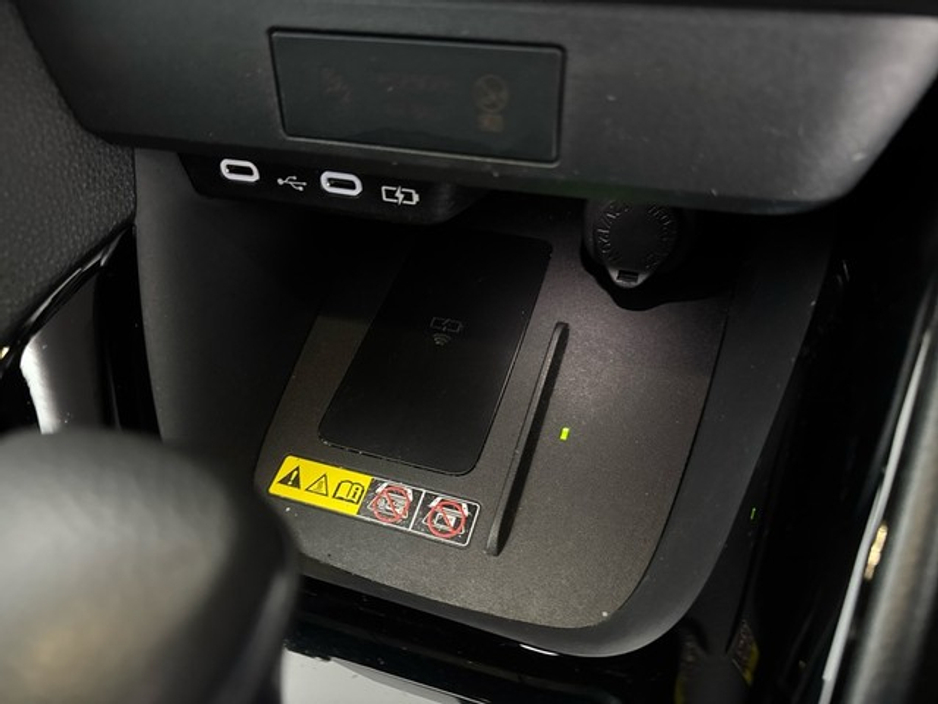 2024 Toyota Yaris PLATINUM Sunroof €28,950