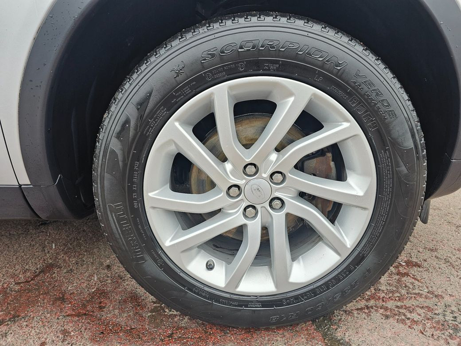 2018 Land Rover Discovery Sport - image 30