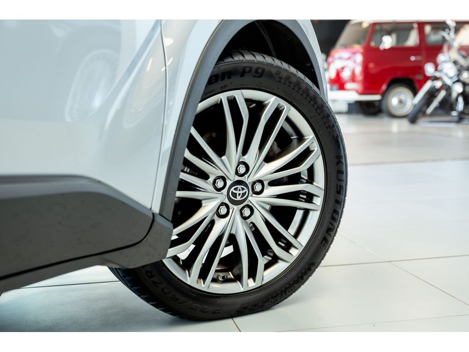 2023 Toyota C-HR SOL HYBRID €26,899