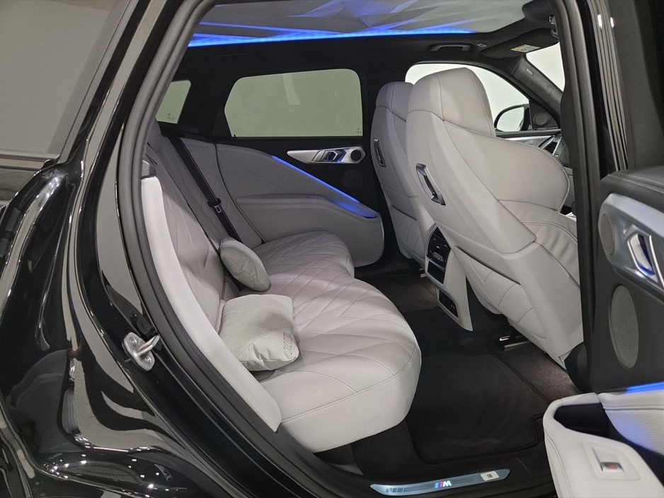 2026 BMW XM - image 21