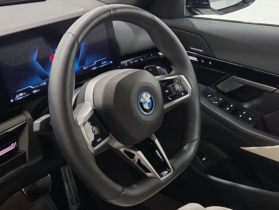 2024 BMW 5 Series - image 5