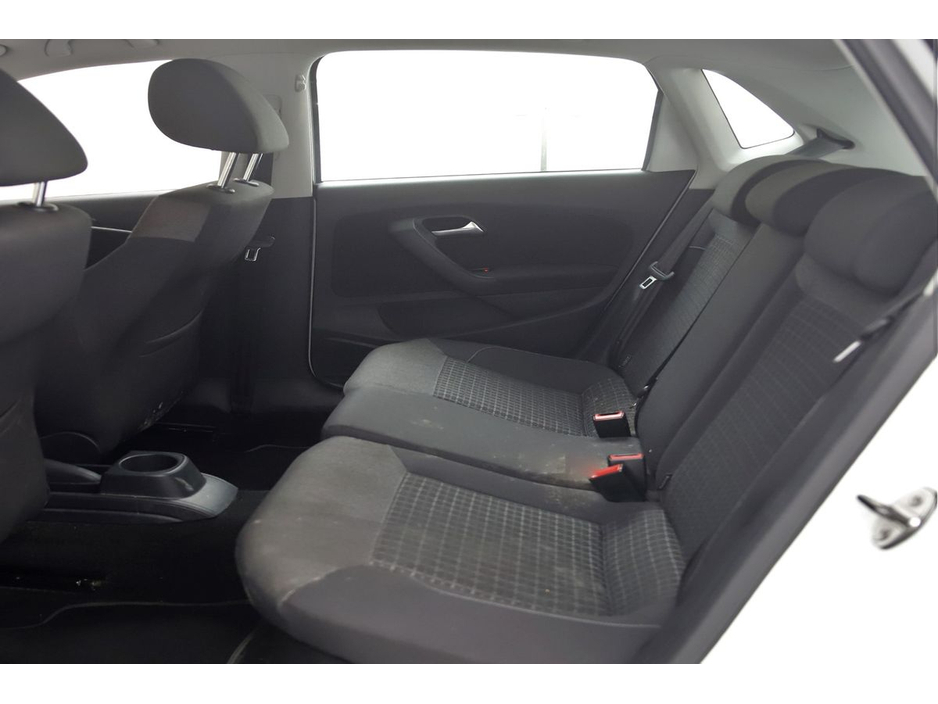 2017 Volkswagen Polo - image 16