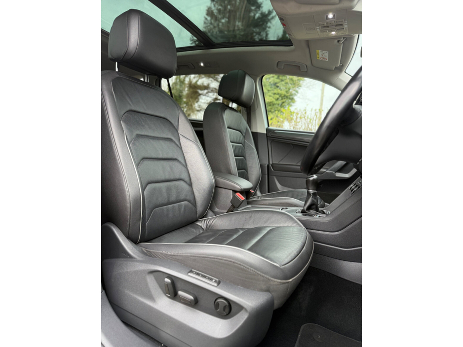 2020 Volkswagen Tiguan - image 9