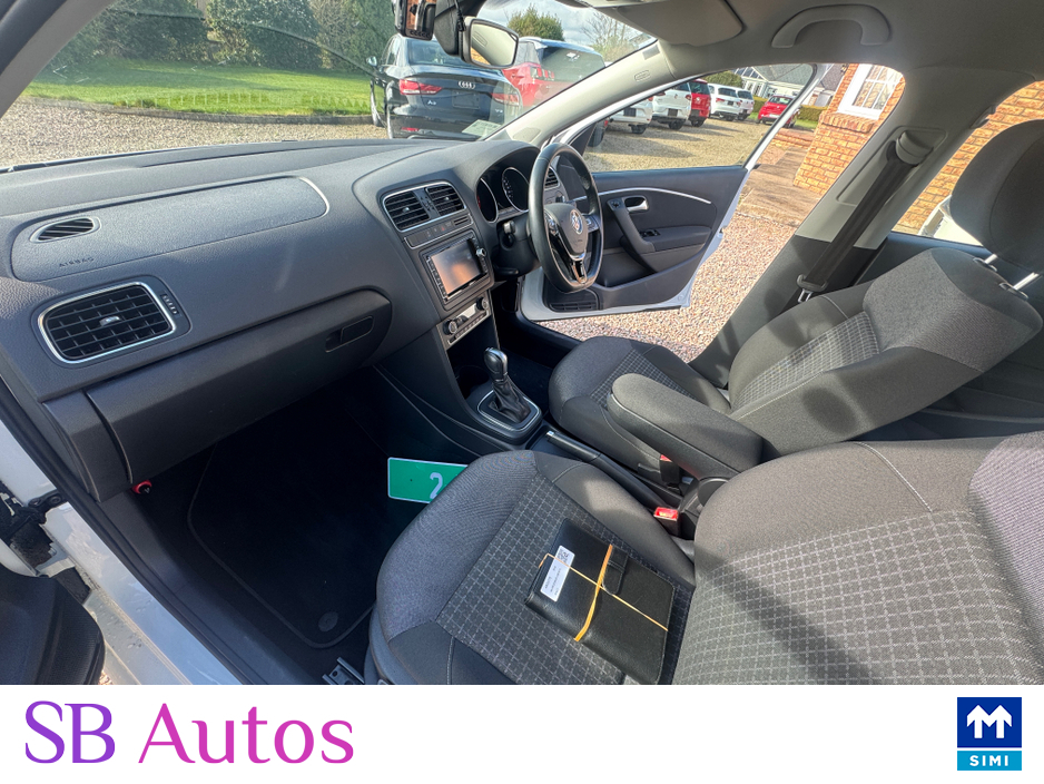 2015 Volkswagen Polo - image 12