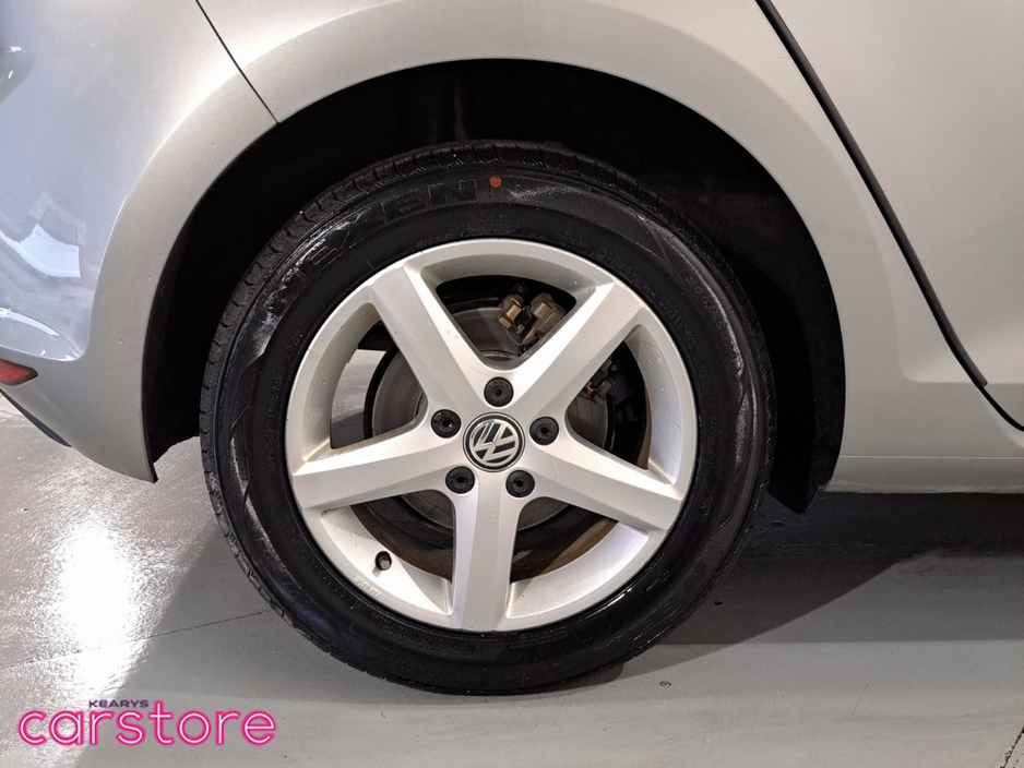 2015 Volkswagen Golf - image 14