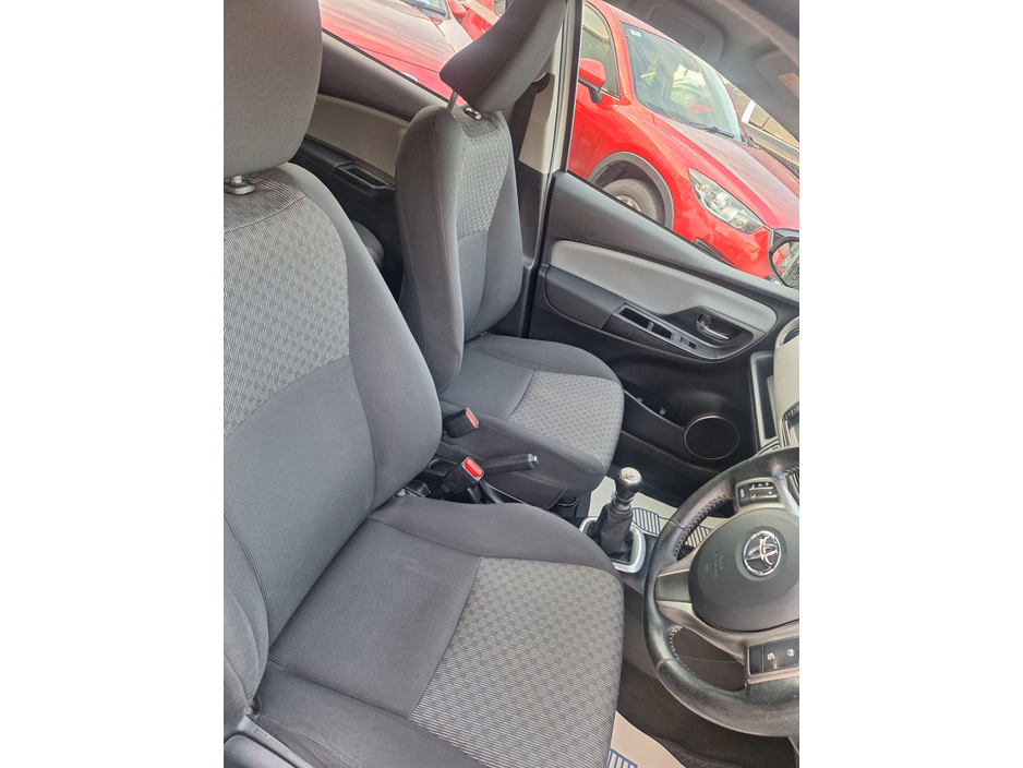 2015 Toyota Yaris 1.33 VVT-I ICON 5DR 99BHP €7,250