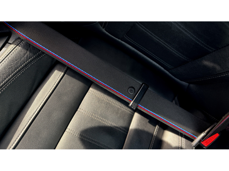 2022 BMW 3 Series - image 6