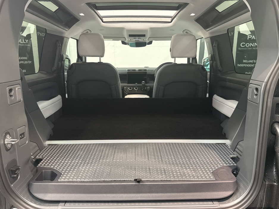 2025 Land Rover Defender - image 9