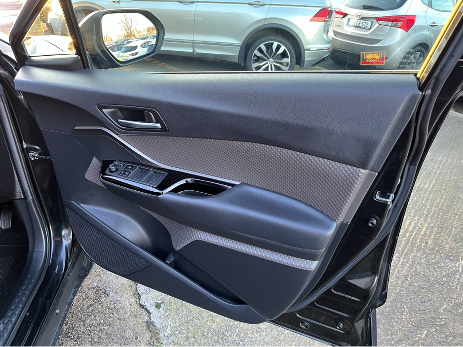 2020 Toyota C-HR SOL AUTOMATIC HYBRID 1.8 PETROL //LOW MILES//HIGH SPEC//HALF LEATHER SEATS//KEYLESS ENTRY//360 PARKING CAMERAS//ADAPTIVE CRUISE CONTROL// €22,950