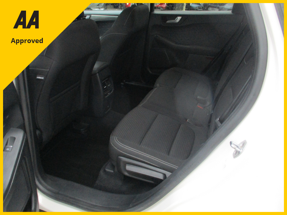 2020 Ford Kuga - image 6