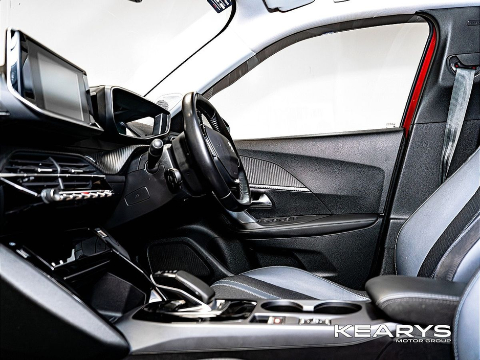 2021 Peugeot 2008 - image 9