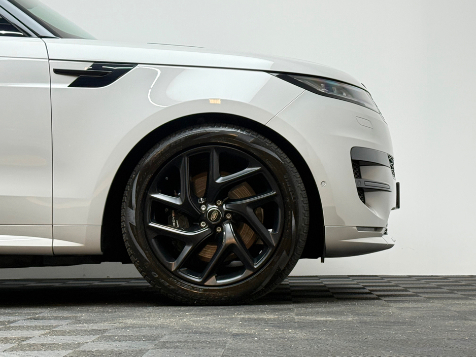 2024 Land Rover Range Rover Sport - image 9