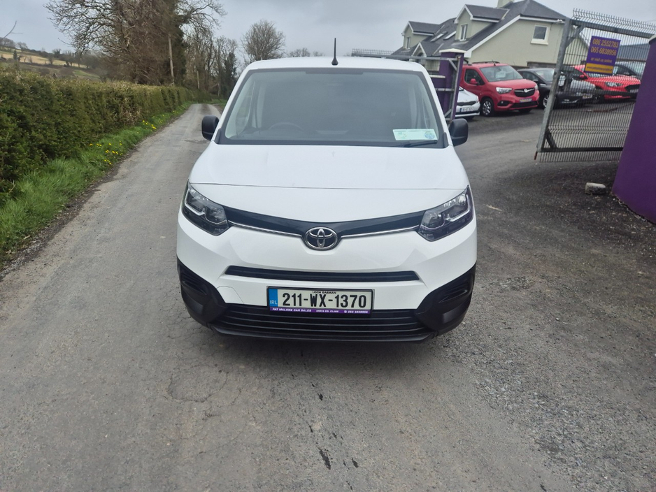2021 Toyota Proace - image 2