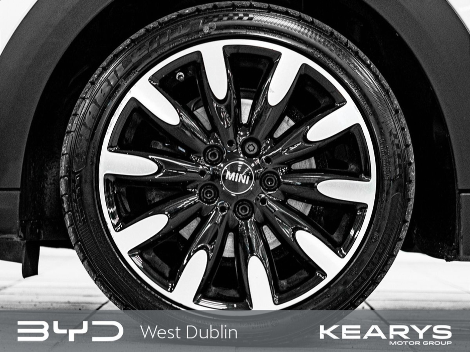 2023 MINI Hatch - image 23