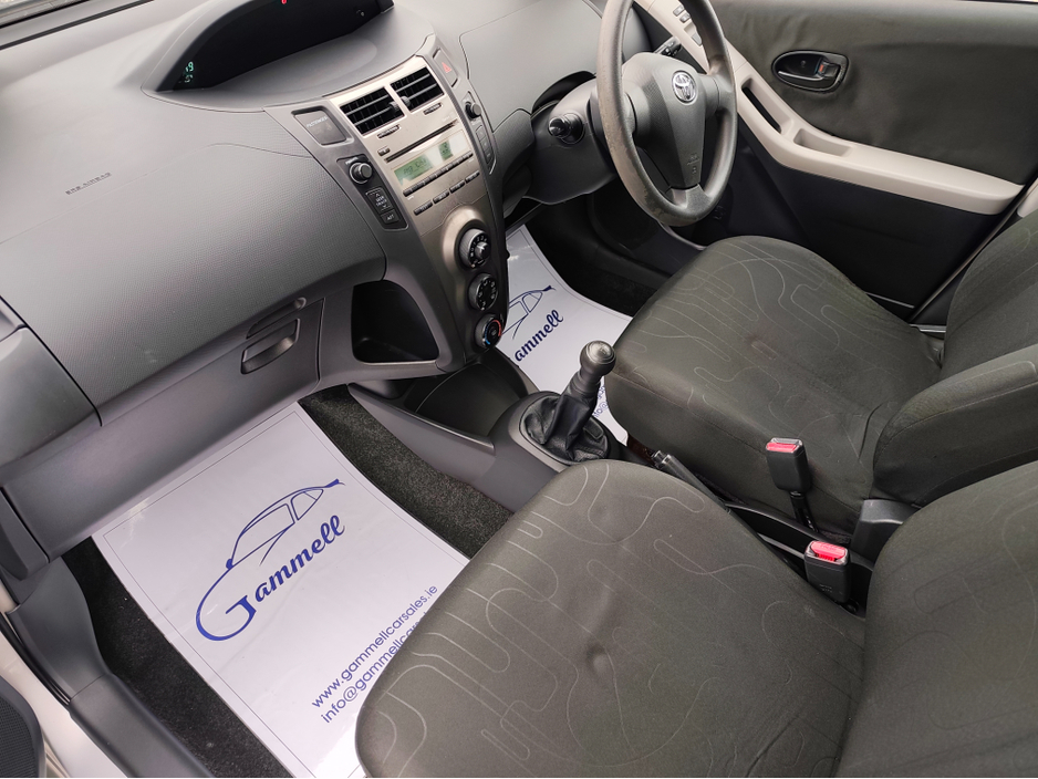 2009 Toyota Yaris - image 10