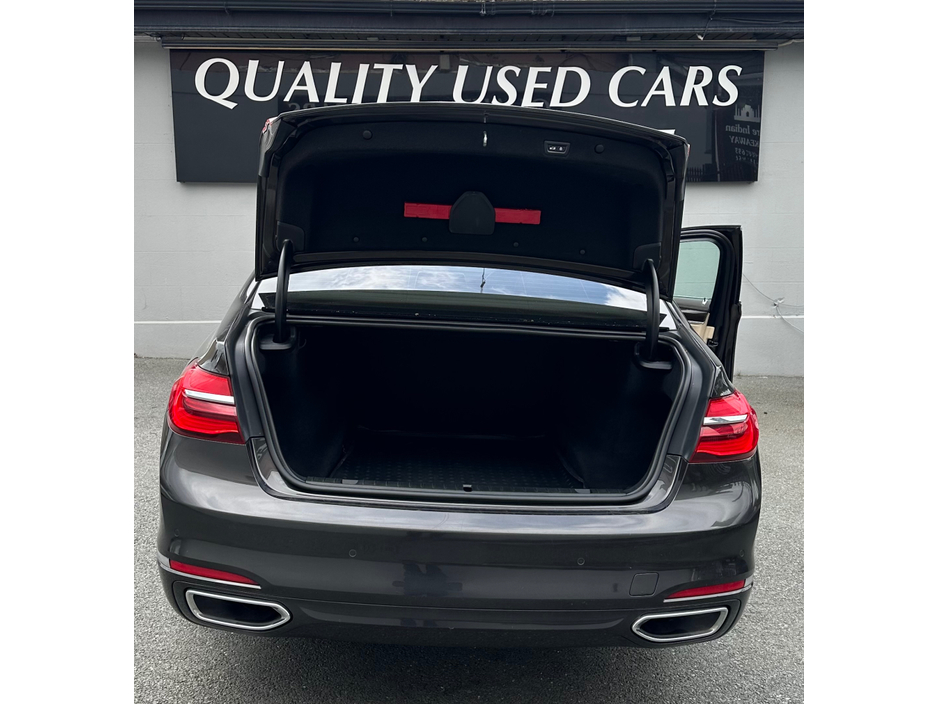 2016 BMW 7 Series - image 5