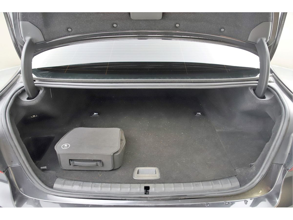 2018 BMW 5 Series - image 22