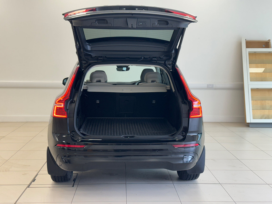 2022 Volvo XC60 - image 13