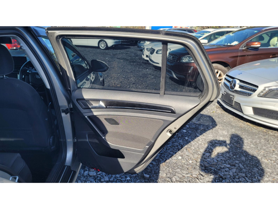 2013 Volkswagen Golf - image 9