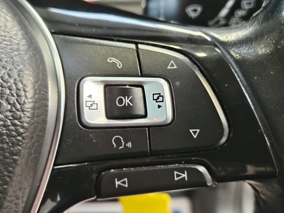 2017 Volkswagen Golf - image 9