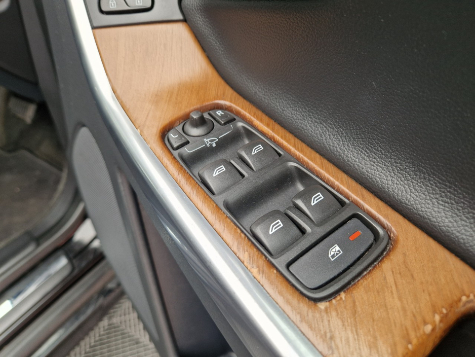 2015 Volvo XC60 - image 29