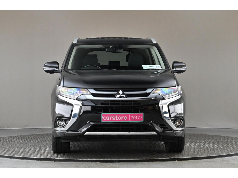 2017 Mitsubishi Outlander - image 2