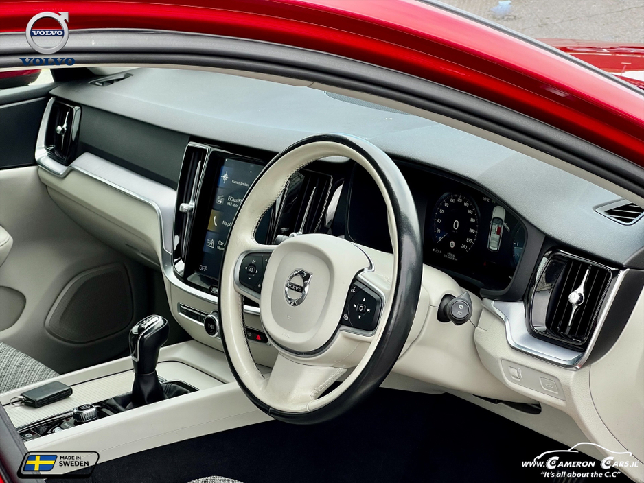 2019 Volvo V60 - image 26