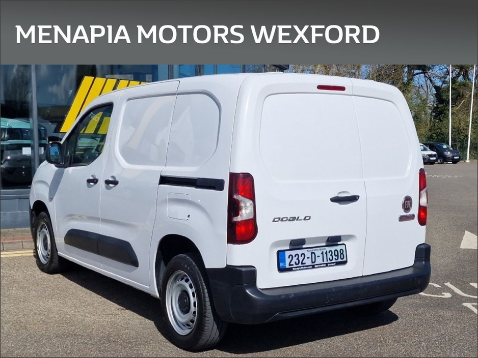 2023 Fiat Doblo - image 3