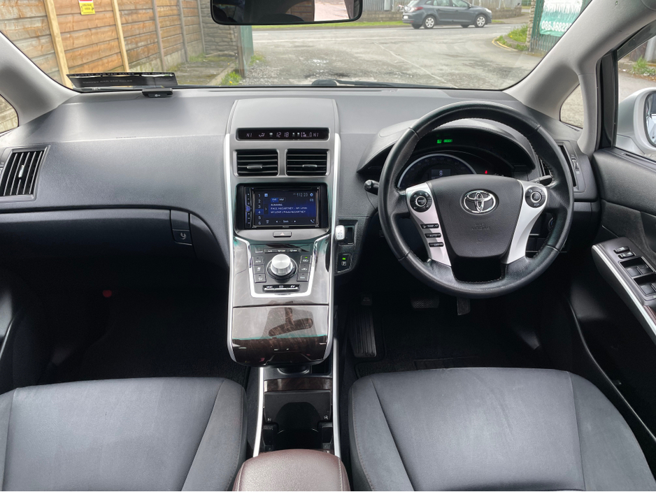 2013 Toyota Sai - image 10